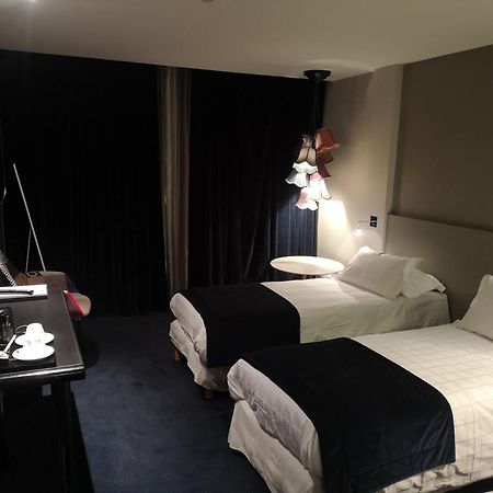 Hotel le Cinq Hyper - Centre Chambéry Buitenkant foto