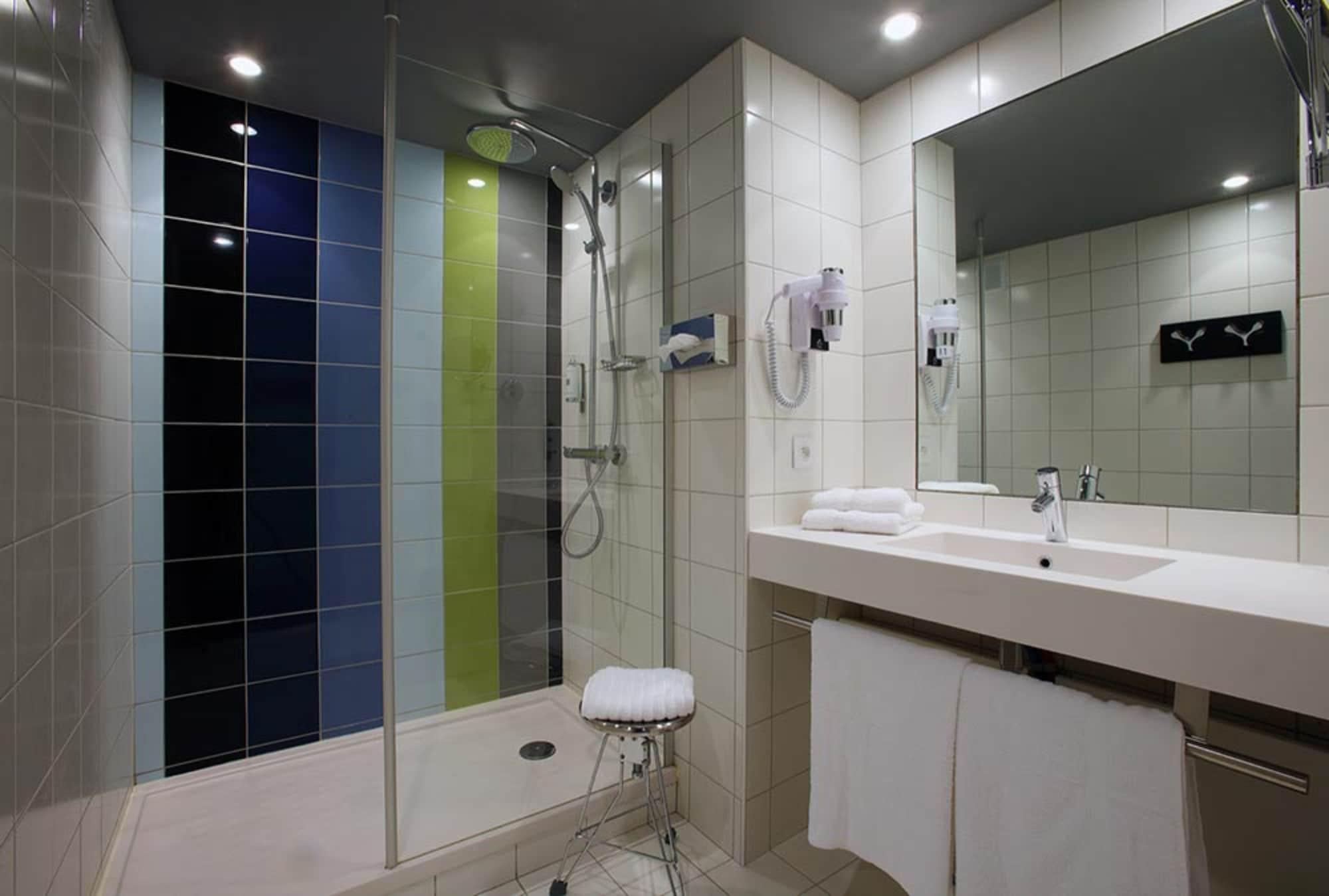 Hotel le Cinq Hyper - Centre Chambéry Kamer foto