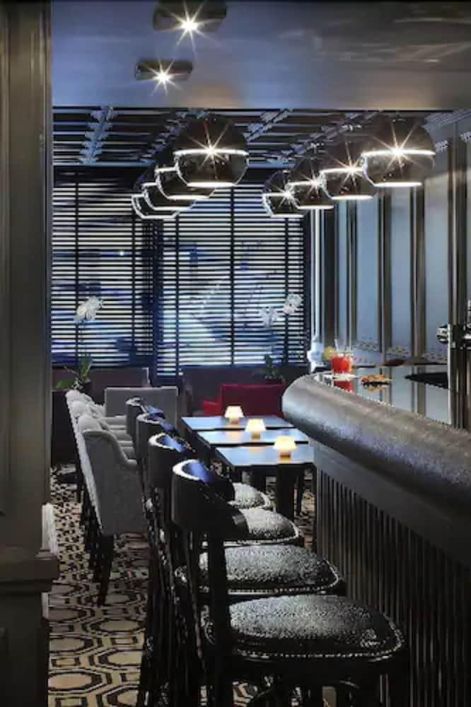 Hotel le Cinq Hyper - Centre Chambéry Buitenkant foto