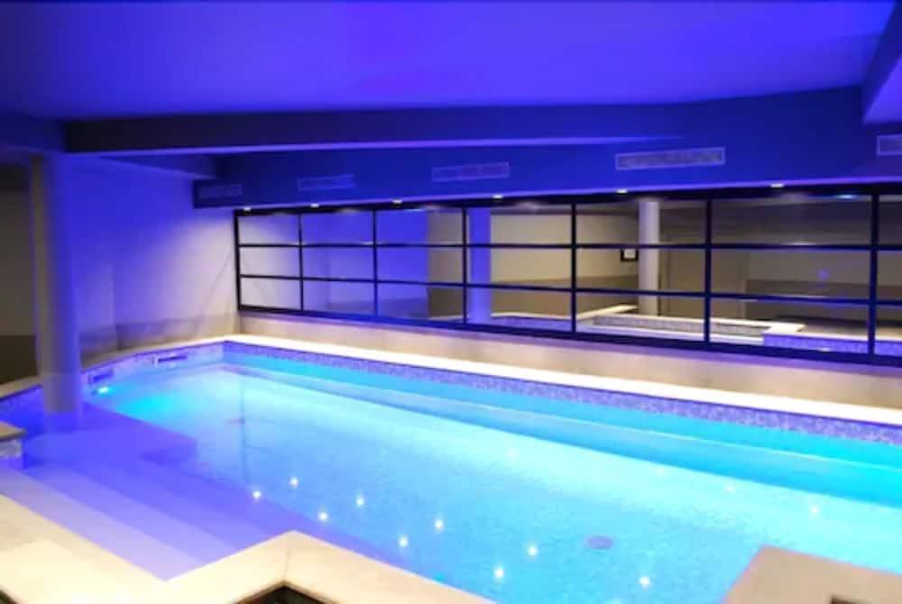 Hotel le Cinq Hyper - Centre Chambéry Buitenkant foto