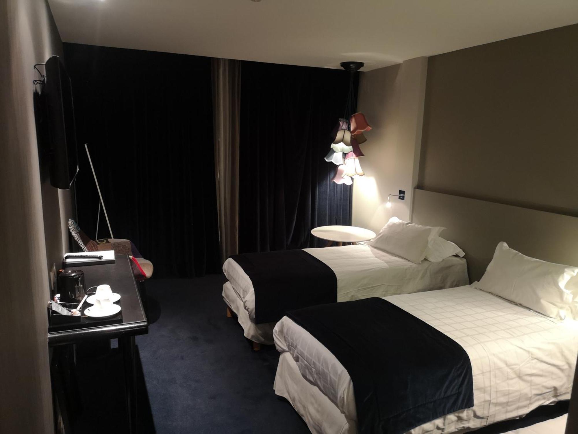 Hotel le Cinq Hyper - Centre Chambéry Buitenkant foto