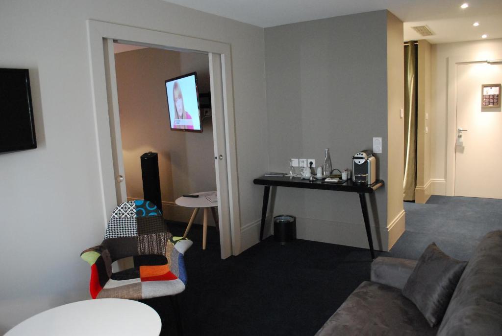 Hotel le Cinq Hyper - Centre Chambéry Kamer foto